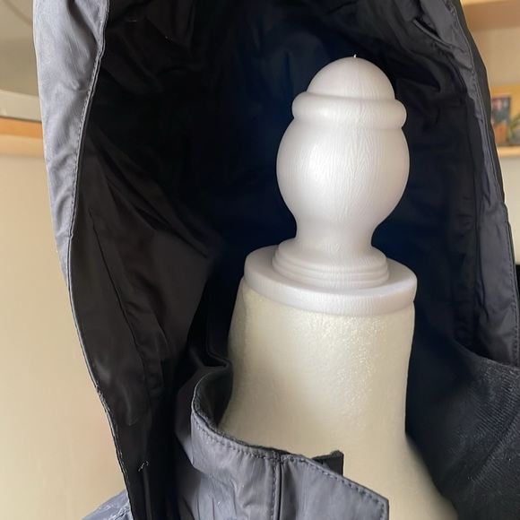 North Face windbreaker with hood - Picture 9 of 9